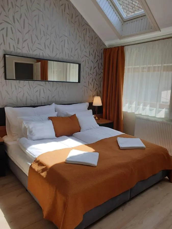 Indium City Panzio Eger Bed & Breakfast