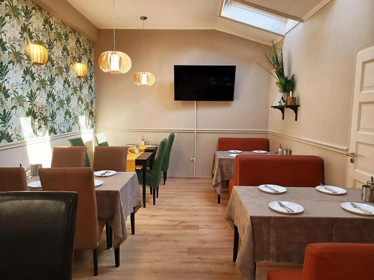 Bed & Breakfast Indium City Panzio Eger