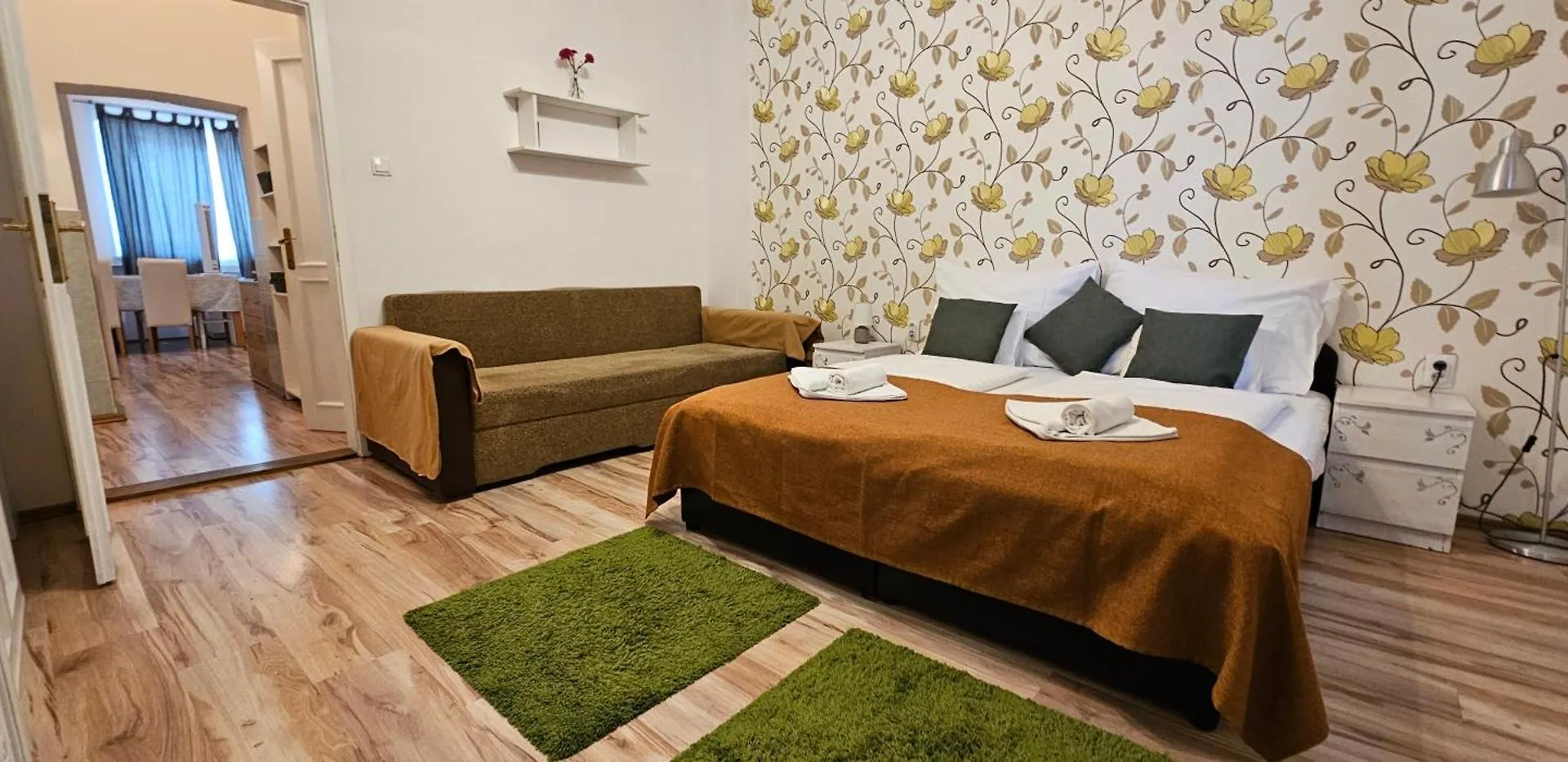 Bed & Breakfast Indium City Panzio Eger