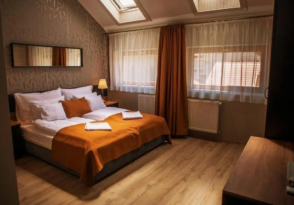 Bed & Breakfast Indium City Panzio Eger